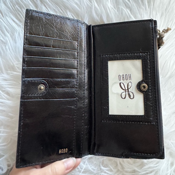 Hobo 100% Genuine Leather Gracie Wallet - Picture 6 of 6